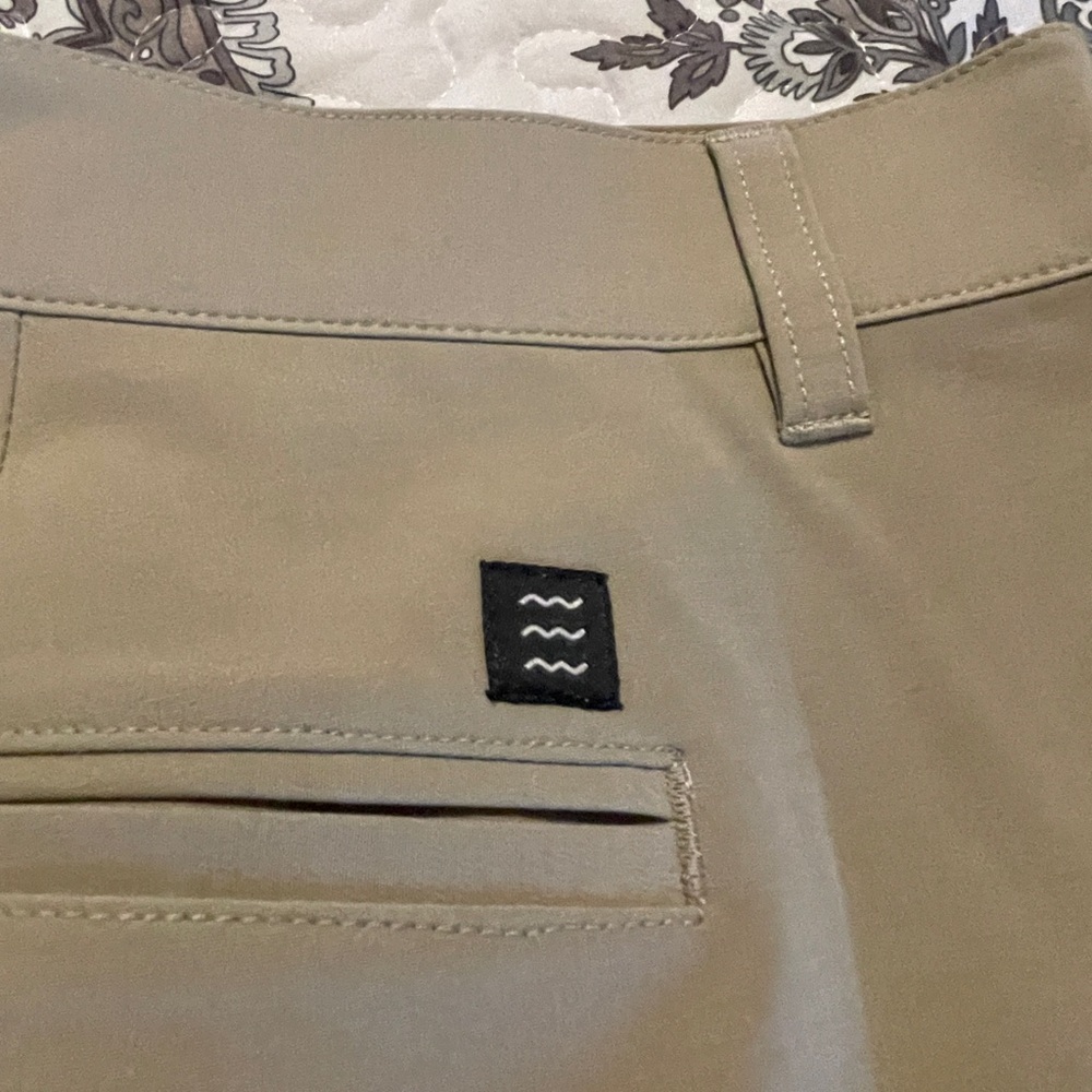 Free Fly Apparel NWT sabdbar color